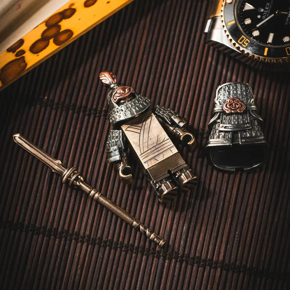 Collectible Metal Knight Figurine – Bronze Magnetic Detachable Armor for Desk Display